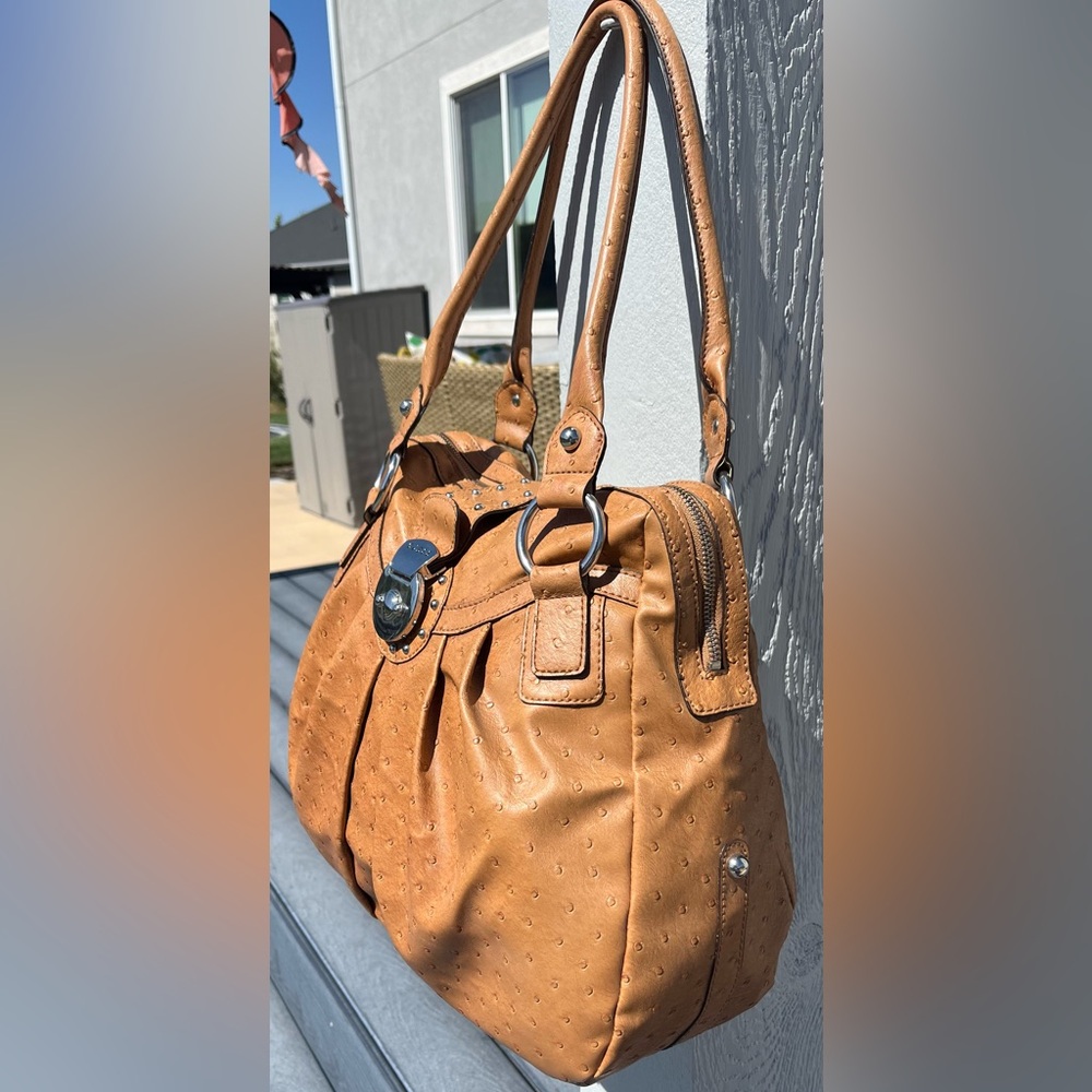 Guess shoulder bag, magnetic silver-chrome hardware, cognac color, nice lining - Picture 2 of 3